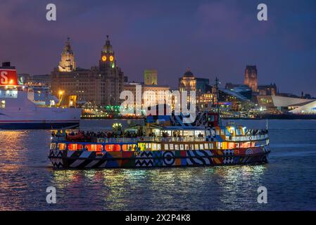 Merseytravel Dazzle ferry Snowdrop in the river Mersey at night. Stock Photo