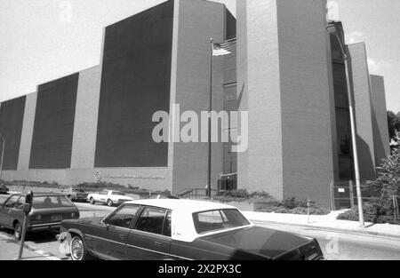 Connecticut, U.S.A., 1982. Facade of a large AT&T/New England Telephone building. Stock Photo