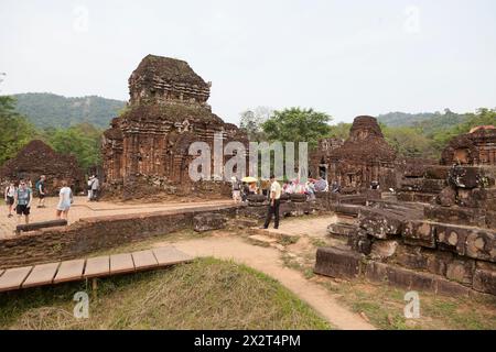 Tourists visiting the My Son, Cham arcaelogical site, Hindu temples, Vietnam Stock Photo