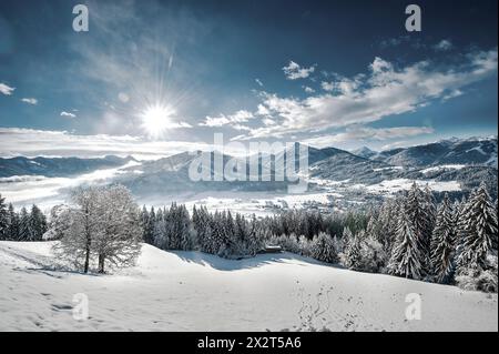 Austria, Salzburger Land, Altenmarkt im Pongau, Sun shining over snowcapped mountains Stock Photo