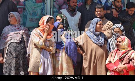 Anantnag, Jammu And Kashmir, India. 22nd Apr, 2024. Kashmiri women and men looking towards the roadshow held by Peoples Democratic Party lead by party's president Mehbooba Mufti. (Credit Image: © Firdous Parray/Pacific Press via ZUMA Press Wire) EDITORIAL USAGE ONLY! Not for Commercial USAGE! Stock Photo