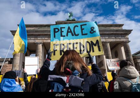 24.02.2024, Berlin, , Germany - Europe - Around 2000 people take part in a peaceful pro-Ukrainian protest rally on the second anniversary of the Russi Stock Photo