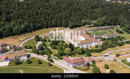 Die Abtei Bellaley liegt im Berner Jura im Nordwesten der Schweiz. Früher war dies einmal ein Kloster, aber auch eine Psychiatrie. (Bellelay Saicourt, Stock Photo