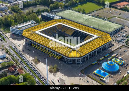 Luftbild, Aachener Tivoli, Fußballstadion im Sportpark Soers, Heimspielort des Fußballvereins Alemannia Aachen, Circus-Theater Roncalli Zirkus Zelte, Laurensberg, Aachen, Rheinland, Nordrhein-Westfalen, Deutschland ACHTUNGxMINDESTHONORARx60xEURO *** Aerial view, Aachen Tivoli, soccer stadium in the Soers sports park, home ground of the Alemannia Aachen soccer club, Circus Theater Roncalli circus tents, Laurensberg, Aachen, Rhineland, North Rhine-Westphalia, Germany ACHTUNGxMINDESTHONORARx60xEURO Stock Photo