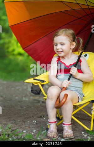 The little girl sitting with dirty legs Stock Photo - Alamy