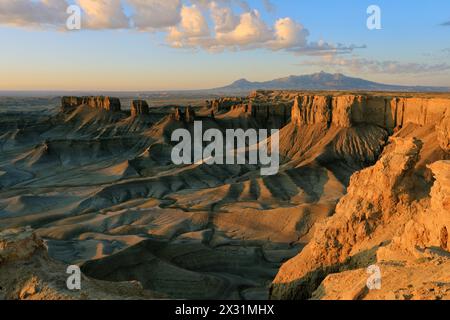 geography / travel, USA, Utah, Caineville, Moonscape Overlook and Henry Mountains, sunrise, ADDITIONAL-RIGHTS-CLEARANCE-INFO-NOT-AVAILABLE Stock Photo