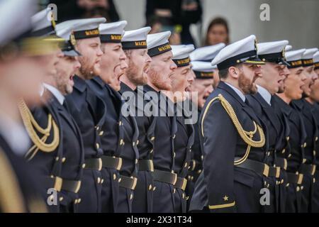 Berlin, Germany. 24th Apr, 2024. Bundeswehr soldiers greet the Federal Chancellor in front of the Federal Chancellery. Credit: Kay Nietfeld/dpa/Alamy Live News Stock Photo