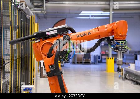 Augsburg, Bavaria, Germany - April 24, 2024: Kuka industrial robots on display in the AI research hall  Hall 43  of the University of Augsburg *** Kuka Industrieroboter ausgestellt in der KI-Forschungshalle Halle 43 der Universität Augsburg Stock Photo