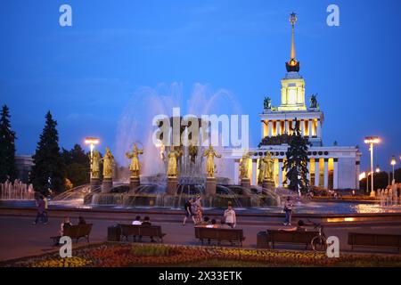 MOSCOW - MAY 25, 2014: Fountain of Friendship of peoples against the main pavilion All-Russian Exhibition Center in Moscow in the evening Stock Photo