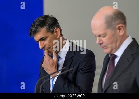 Berlin, Deutschland. 24th Apr, 2024. f.l. Rishi Sunak, Olaf Scholz, Chancellor Olaf Scholz and the Prime Minister of the United Kingdom of Great Britain and Northern Ireland, Rishi Sunak during the press conference in the Chancellery Berlin, April 24th 2024, Credit: HMB Media/Uwe Koch/Alamy Live News Stock Photo