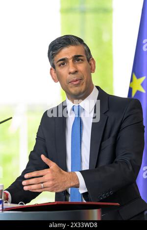 Berlin, Deutschland. 24th Apr, 2024. Rishi Sunak, speaks to journalists and answers questions, Chancellor Olaf Scholz and the Prime Minister of the United Kingdom of Great Britain and Northern Ireland, Rishi Sunak during the press conference in the Chancellery Berlin, April 24th 2024, Credit: HMB Media/Uwe Koch/Alamy Live News Stock Photo