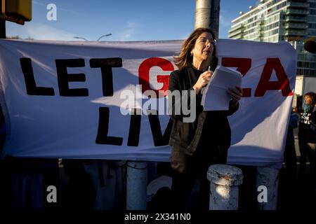 New York, United States. 23rd Apr, 2024. Canadian Author Naomi Klein speaks as Jewish protesters demonstrate near the home of US Senate Majority Leader Chuck Schumer in an emergency 'Passover Seder in the Streets,' on April 23, 2024 in New York City. Hundreds of protesters gathered outside the Senator's home to call on the majority leader to stop sending weapons to the Israeli military. (Photo by Michael Nigro/Pacific Press) Credit: Pacific Press Media Production Corp./Alamy Live News Stock Photo