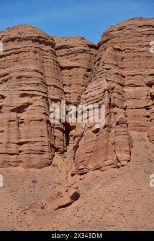 Face on sandstone rock. Pareidolia, looks like a face. Pareidolic illusion, seeing faces in inanimate objects. Rocky columns Konorchek canyon, aeolian Stock Photo