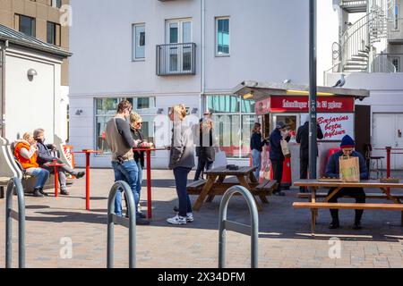 Reykjavik, Iceland, 14.05.22. The most famous red hot dog stand 'Pulsa' in Iceland on Baejarins Beztu in downtown Reykjavik with people. Stock Photo