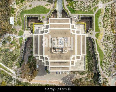 Aerial view of Geysel library at the University of California San Diego, futuristic building, columns holding up upper floor like books, next to the s Stock Photo