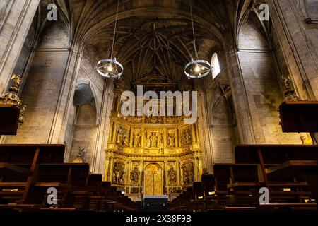 Interior of the Church of Santiago el Real and its main altarpiece depicting scenes from the life of the apostle. Logroño, Rioja, Spain. Stock Photo