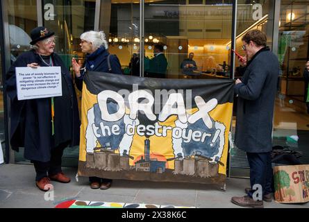 London, UK. 25th Apr, 2024. Environmentalist and Climate activists protest outside the offices of Drax in London. Drax is holding its Annual General Meeting and trading update for 2024. With 12.1 million tonnes (Mt) CO2 emissions in 2022, Drax is by far the biggest emitter of CO2 emissions in the Power sector. Drax is destroying primary forests in Canada that had taken thousands of years to develop. Credit: Mark Thomas/Alamy Live News Stock Photo