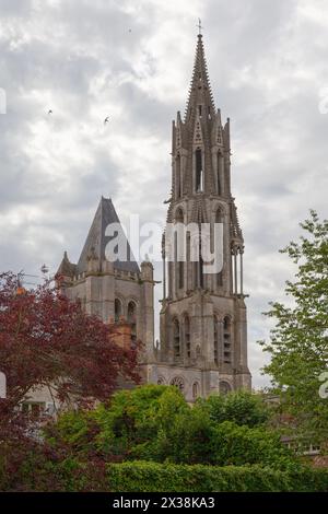 The cathédrale Notre-Dame de Senlis is a Roman Catholic cathedral of Gothic architecture. It is a monument located in the department of Oise in Senlis Stock Photo