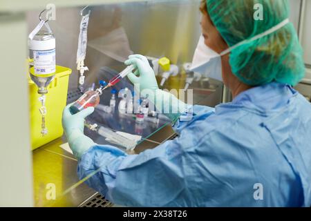 Preparation of drugs in laminar flow hood, epidural anesthesia, Clean room, Pharmacy, Hospital Donostia, San Sebastian, Gipuzkoa, Basque Country, Spai Stock Photo