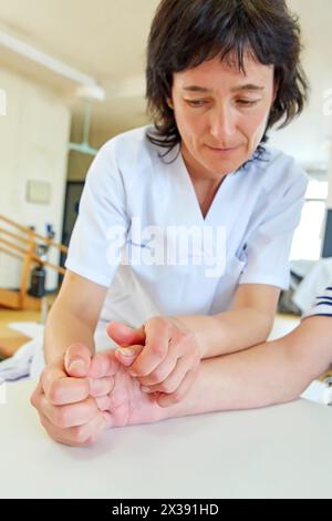 Occupational therapy, physiotherapy, hands: relaxing exercise ...