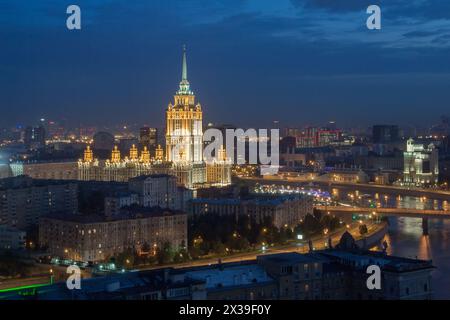 Ukraine hotel and Moscow river with bridge at night in Moscow, Russia Stock Photo