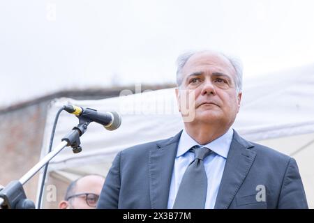 Rome, Italy. 25th Apr, 2024. Roberto Salis, the father of Ilaria Salis, the Italian woman detained in prison in Hungary, speaks from the stage at Porta San Paolo in Rome, on the occasion of Liberation Day (Photo by Matteo Nardone/Pacific Press/Sipa USA) Credit: Sipa USA/Alamy Live News Stock Photo