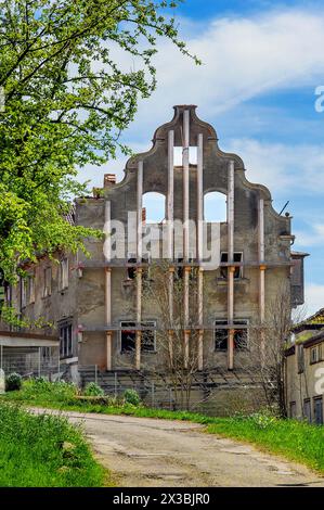 House demolition with secured tail gable, Kaufbeuern, Allgaeu, Swabia, Bavaria, Germany Stock Photo