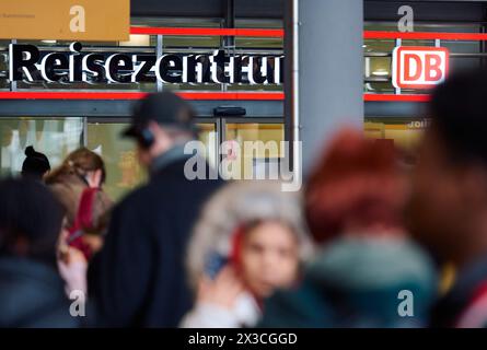 Bochum, Germany. 26th Apr, 2024. Passengers wait at the main station. Train services are disrupted in parts of NRW due to a cable theft. Credit: Bernd Thissen/dpa/Alamy Live News Stock Photo