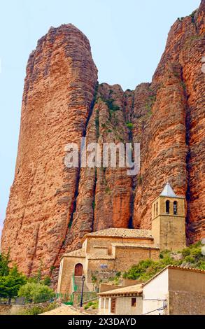 Mallos de Riglos rock formations and Nuestra Senora del Mallo church, Spain, Aragon, Huesca Stock Photo