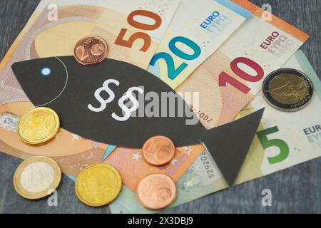 Fish Signification Money fish shape with paragraphs and money, symbol for fishing quota Stock ...