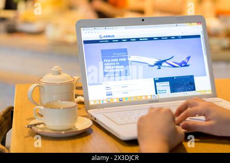 MOSCOW, RUSSIA - SEP 16, 2016: mans hands keyboarding on laptop in cafe, website of airline Boeing, airbus on monitor Stock Photo