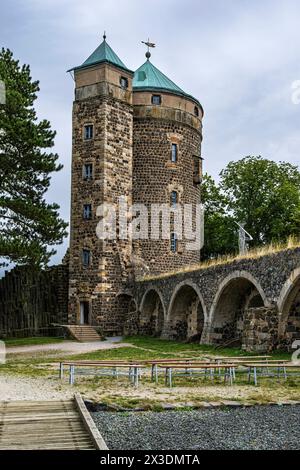 Burg Stolpen, Sachsen, Deutschland Burg Stolpen, Teilruine einer mittelalterlichen Höhenburg, später Schloss und Festung, auf dem Basaltberg von Stolpen, Sachsen, Deutschland, gegründet, nur zur redaktionellen Verwendung. Stolpen Castle, partial ruin of a medieval hilltop castle, later a palace and a fortress, founded on the basalt hill of Stolpen, Saxony, Germany, for editorial use only. Stock Photo