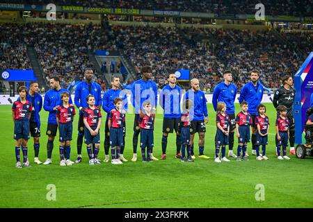 Milano, Italy. 14th, April 2024. The players of Inter line up for the Serie A match between Inter and Cagliari at Giuseppe Meazza in Milano. (Photo credit: Gonzales Photo - Tommaso Fimiano). Stock Photo