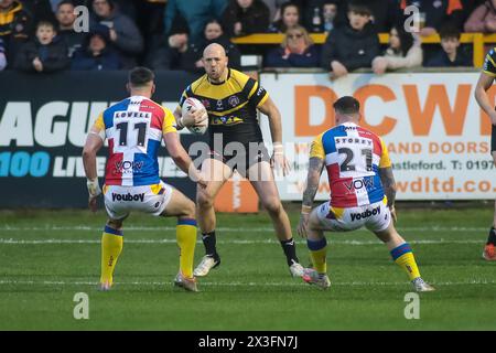 Castleford, UK. 26th Apr, 2024. *** Liam Watts runs at the London defenceduring the Super League match between Castleford Tigers and London Broncos at the Mend-A-Hose Jungle, Castleford, UK on 26 April 2024. Photo by Simon Hall. Editorial use only, license required for commercial use. No use in betting, games or a single club/league/player publications. Credit: UK Sports Pics Ltd/Alamy Live News Stock Photo