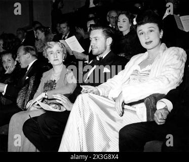 PATRICIA ROC RONALD NEAME Mrs. WITHERS (mother of Googie) JOHN McCALLUM HAZEL COURT (behind) and GOOGIE WITHERS at the premiere at The New Gallery cinema, Regent Street, London in June 1947 of GOOGIE WITHERS JEAN KENT and JOHN McCALLUM in THE LOVES OF JOANNA GODDEN 1947 directors CHARLES FREND and (uncredited) ROBERT HAMER novel Sheila Kaye-Smith screenplay H.E. Bates music Ralph Vaughan Williams producer Michael Balcon Ealing Studios / General Film Distributors (GFD) Stock Photo