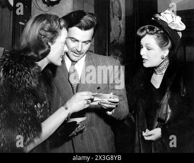 Miss M. DIPPER YUSSEF ROMART and JEAN KENT at the premiere at The New Gallery cinema, Regent Street, London in June 1947 of GOOGIE WITHERS JEAN KENT and JOHN McCALLUM in THE LOVES OF JOANNA GODDEN 1947 directors CHARLES FREND and (uncredited) ROBERT HAMER novel Sheila Kaye-Smith screenplay H.E. Bates music Ralph Vaughan Williams producer Michael Balcon Ealing Studios / General Film Distributors (GFD) Stock Photo