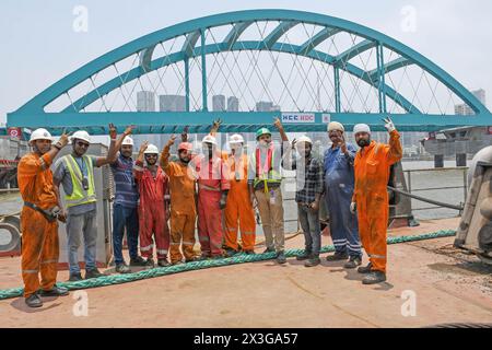 Mumbai, Maharashtra, India. 26th Apr, 2024. Bow string arch bridge connecting coastal road to Bandra Worli sealink is installed at the Worli (area in South Mumbai) end in Mumbai. (Credit Image: © Ashish Vaishnav/SOPA Images via ZUMA Press Wire) EDITORIAL USAGE ONLY! Not for Commercial USAGE! Credit: ZUMA Press, Inc./Alamy Live News Stock Photo