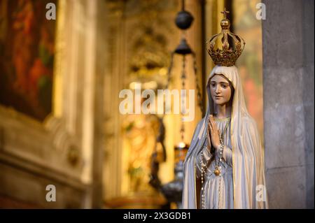 Statue of Our Lady of Fatima. Igreja da Madalena [Catholic Church of St Mary Magdalene], Lisbon, Portugal. Stock Photo