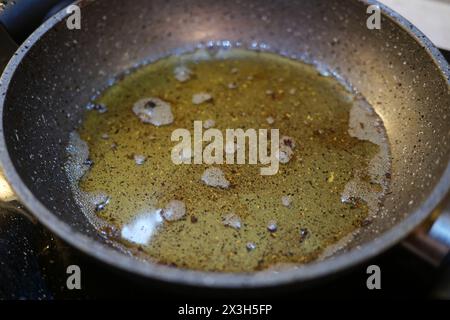 Used Cooking Oil Color used cooking oil in frying pan Stock Photo - Alamy