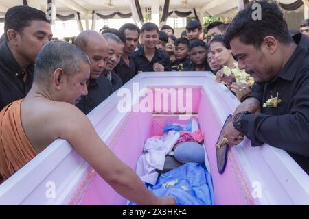 Phatthalung, Thailand- April 05, 2024: Opening the coffin of a dead person to give relatives a final look before putting it in the crematorium Stock Photo