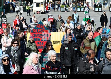Edinburgh, Scotland, UK. 27th Apr 2024.  Workers solidarity with Palestine gathering at The Mound. Credit: Craig Brown/Alamy Live News Stock Photo