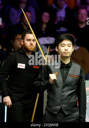 Jak Jones and Si Jiahui on day eight of the 2024 Cazoo World Snooker Championship at the Crucible Theatre, Sheffield. Picture date: Saturday April 27, 2024. Stock Photo