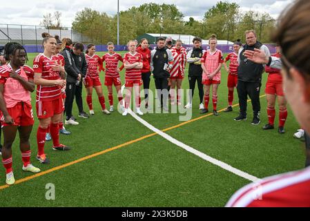 Anderlecht, Belgium. 27th Apr, 2024. players of Standard pictured after a female soccer game between RSC Anderlecht and Standard Femina de Liege on the 6 th matchday of the play offs in the 2023 - 2024 season of the Belgian Lotto Womens Super League, on Saturday 27 April 2024 in Anderlecht, Belgium . Credit: sportpix/Alamy Live News Stock Photo