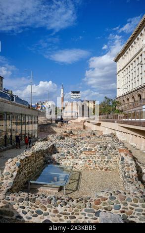 Bulgaria, Sofia, people at the ancient Serdika roman ruins downtown and the Banja Baši Mosque in the background Stock Photo