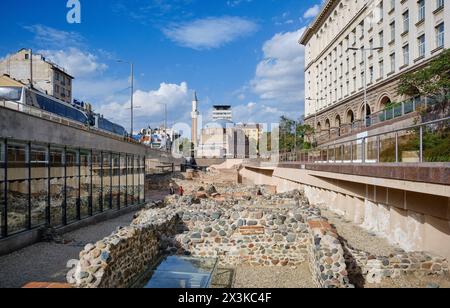 Bulgaria, Sofia, people at the ancient Serdika roman ruins downtown and the Banja Baši Mosque in the background Stock Photo