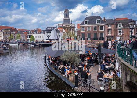 April 27, 2024: Leiden, Netherlands, Canals party celebration the birthday of the King in Netherlands, National holiday King’s Day or Koningsdag in Du Stock Photo