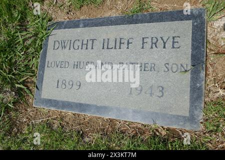 Glendale, California, USA 26th April 2024 Actor Dwight Frye Grave in Graceland section at Forest Lawn Memorial Park on April 26, 2024 in Glendale, California, USA. He appeared in horror films Dracula, Frankenstein, Bride of Frankenstein, Frankenstein Meets the Wolf Man, Son of Frankenstein, The Vampire Bat, Dead Man Walk. Photo by Barry King/Alamy Stock Photo Stock Photo