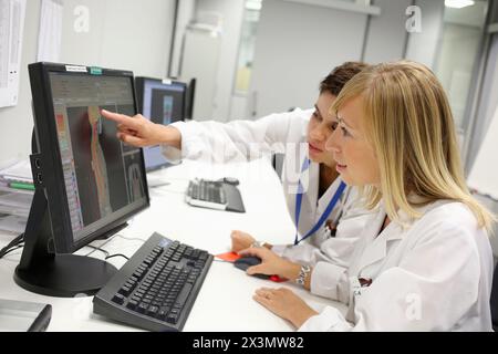 Treatment craniospinal and ORL with IMRT Intensity Modulated Radiation Therapy, Medical physics, radiation treatment application, imaging, Onkologikoa Stock Photo