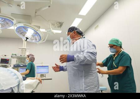 Surgeon, Surgery, Operating room, Onkologikoa Hospital, Oncology Institute, Case Center for prevention, diagnosis and treatment of cancer, Donostia, S Stock Photo