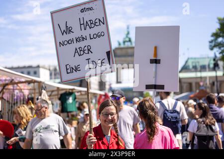 Berlin Umweltfestival 2024, Wald Einer fuer alle, Brandenburger Tor, Berlin, 28.04.2024 Umweltfestival 2024, Wald Einer fuer alle, Brandenburger Tor, Berlin, 28.04.2024 *** Berlin Environmental Festival 2024, Forest One for all, Brandenburg Gate, Berlin, 28 04 2024 Environmental Festival 2024, Forest One for all, Brandenburg Gate, Berlin, 28 04 2024 Copyright: xEibner-Pressefoto/JadrankoxMarjax EP JMC Stock Photo